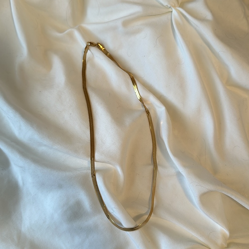 Gold Herringbone Necklace. Never worn. - Picture 4 of 4